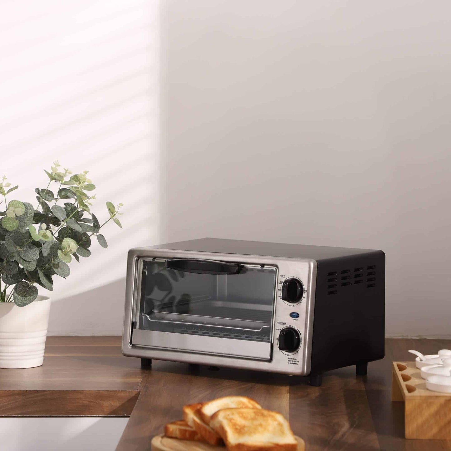COMFEE Toaster Oven Countertop, 4-Slice, Compact Size, Easy to Control with Timer-Bake-Broil-Toast Setting 1000W Stainless Steel