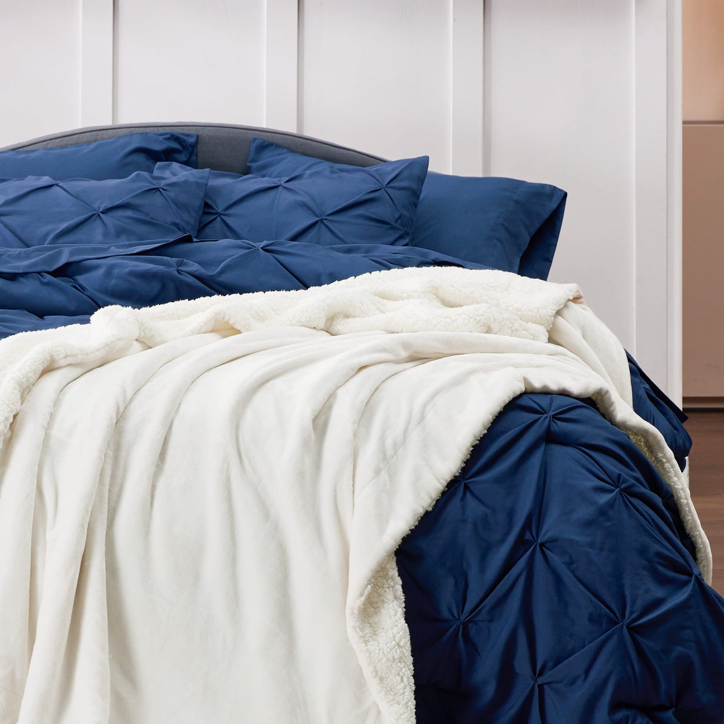Bedsure Sherpa Fleece Throw Blanket for Couch - Thick and Warm Blanket for Winter, Soft Fuzzy Plush Throw Blanket for All Seasons
