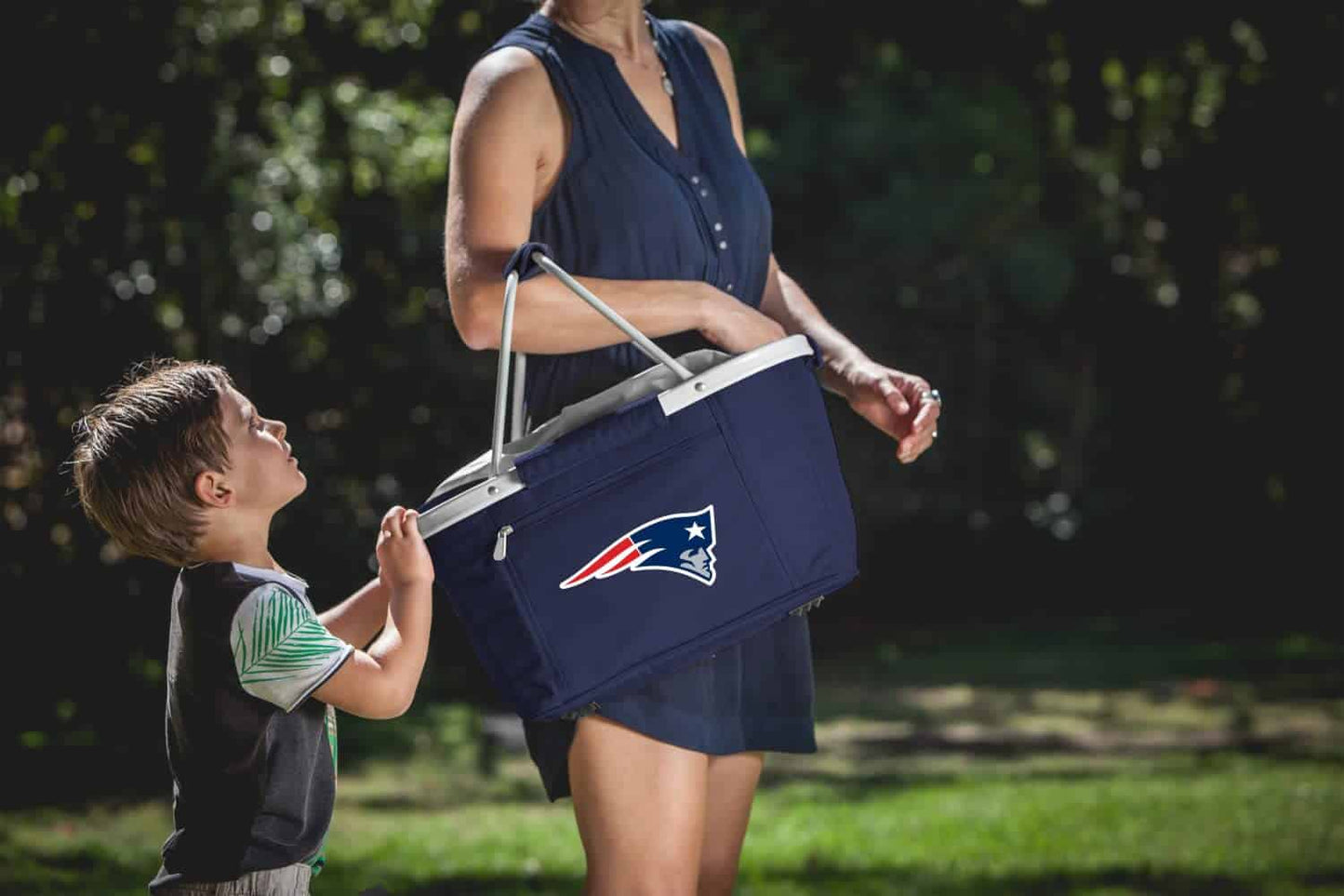 PICNIC TIME Navy New England Patriots Metro Basket Collapsible Tote