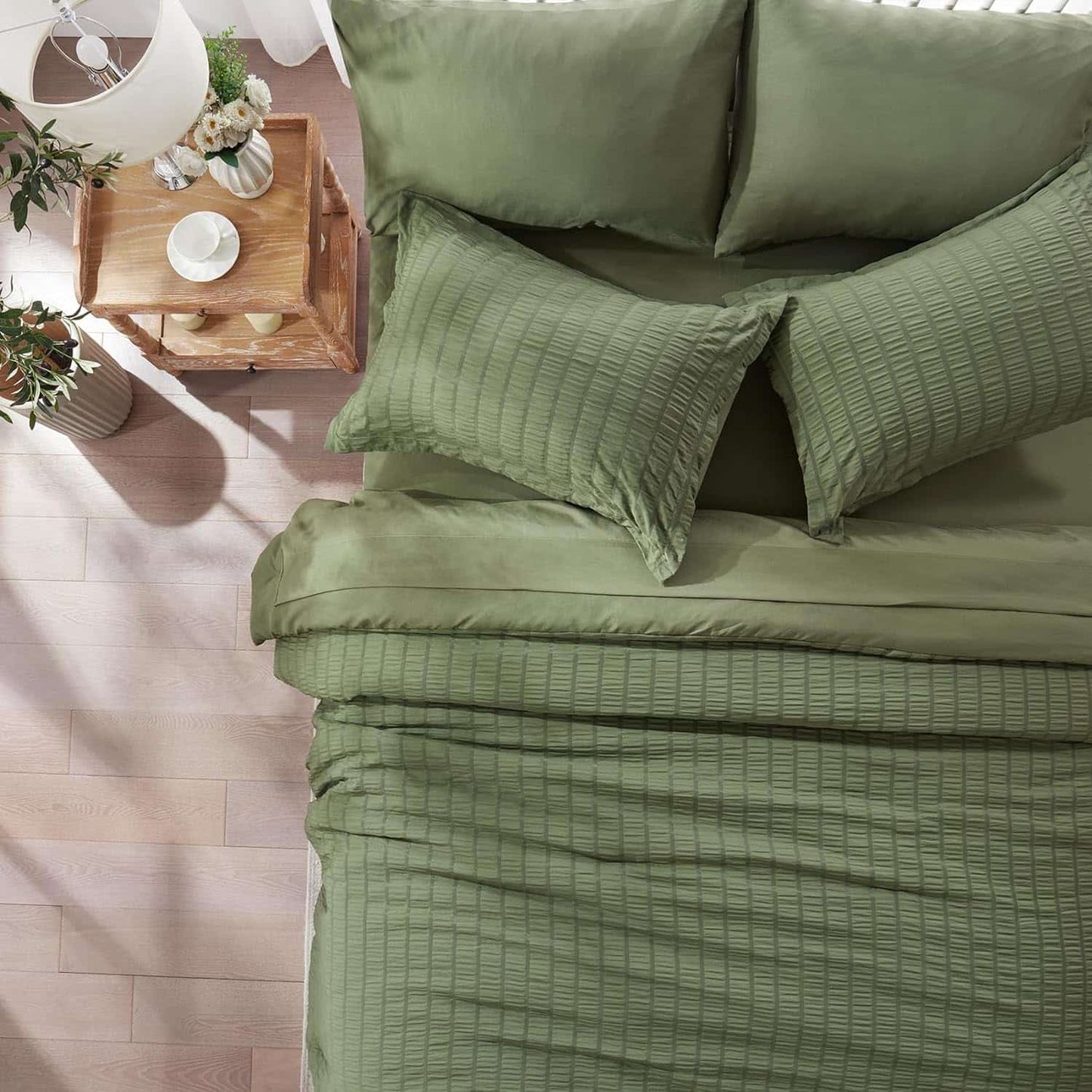 Queen Comforter Set 7 Pieces, Olive Green Seersucker Bed in a Bag with Comforter and Sheets, All Season Bedding Sets with 1 Comforter, 2 Pillow Shams, 2 Pillowcases, 1 Flat Sheet, 1 Fitted Sheet