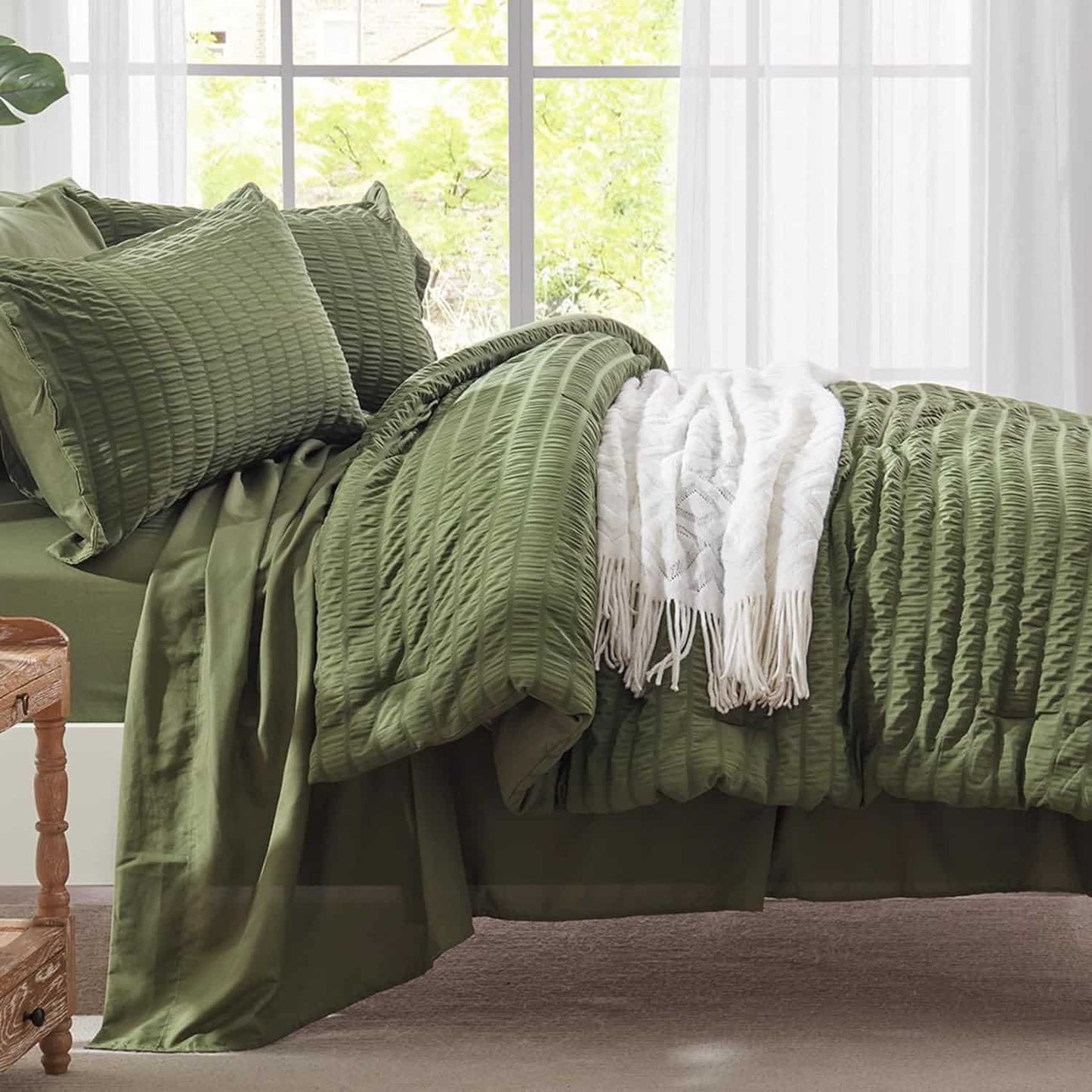 Queen Comforter Set 7 Pieces, Olive Green Seersucker Bed in a Bag with Comforter and Sheets, All Season Bedding Sets with 1 Comforter, 2 Pillow Shams, 2 Pillowcases, 1 Flat Sheet, 1 Fitted Sheet