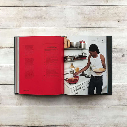 From Crook to Cook: Platinum Recipes from Tha Boss Dogg'S Kitchen (Snoop Dogg Cookbook, Celebrity Cookbook with Soul Food Recipes) (Snoop Dog X Chronicle Books)